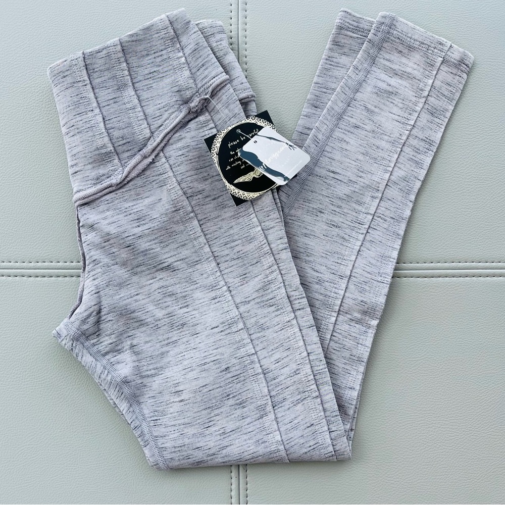 New with tags! FREE PEOPLE MOVEMENT Hybrid Legging in GREY Size XS